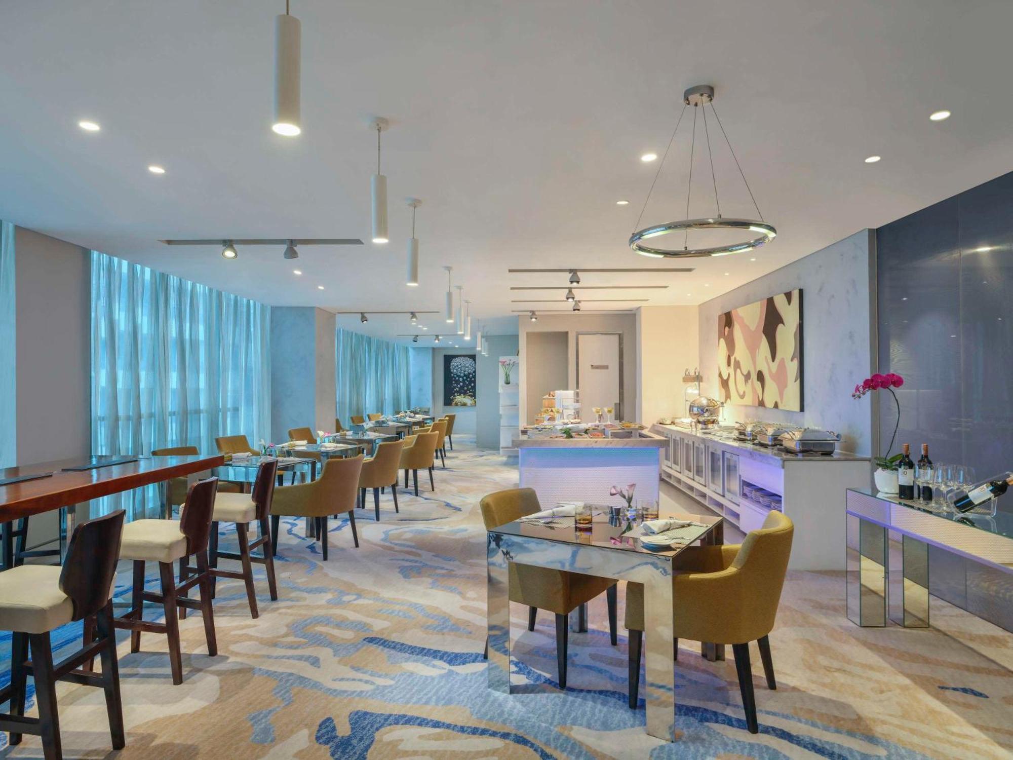 Pullman Jakarta Central Park מראה חיצוני תמונה Club Lounge at the hotel