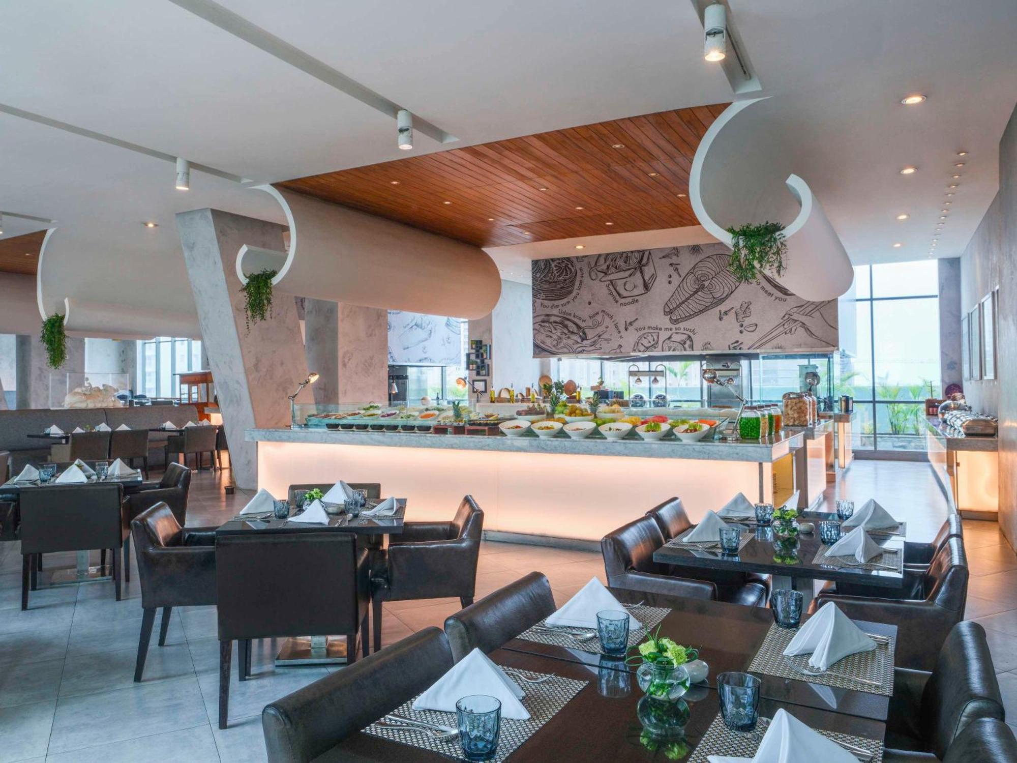 Pullman Jakarta Central Park מראה חיצוני תמונה The Club Lounge at the airport
