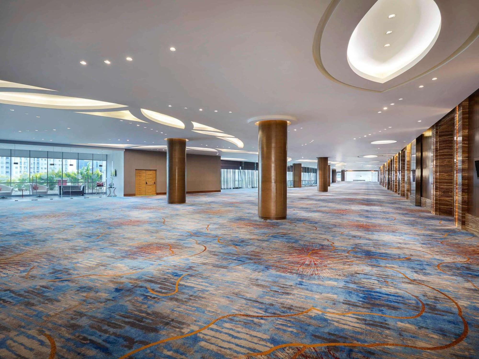 Pullman Jakarta Central Park מראה חיצוני תמונה The interior of the National Convention Centre