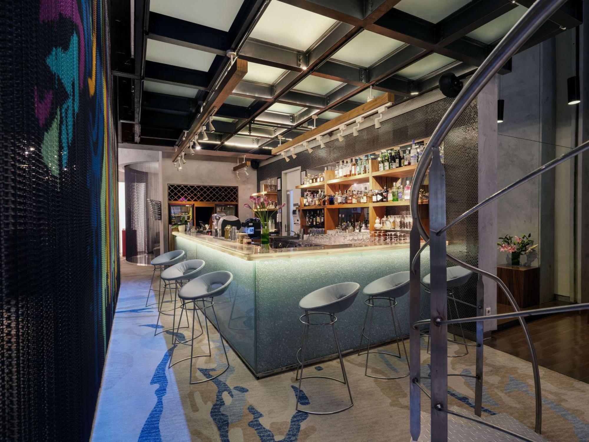 Pullman Jakarta Central Park מראה חיצוני תמונה The bar at the 1000 Museum