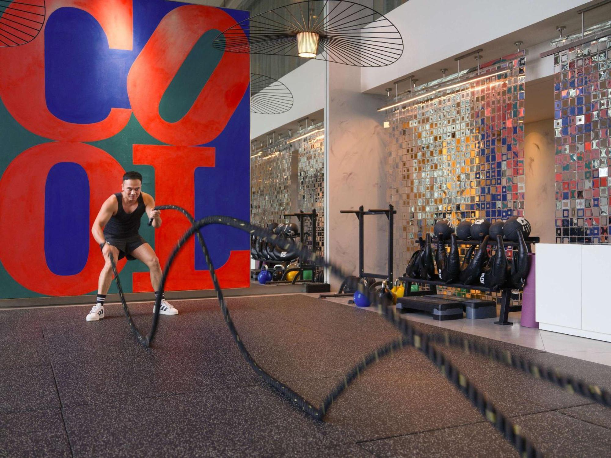Pullman Jakarta Central Park מראה חיצוני תמונה The gym at the Standard East Village