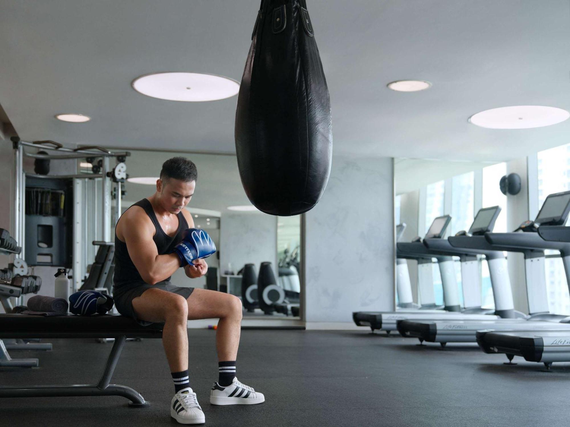 Pullman Jakarta Central Park מראה חיצוני תמונה A heavy bag